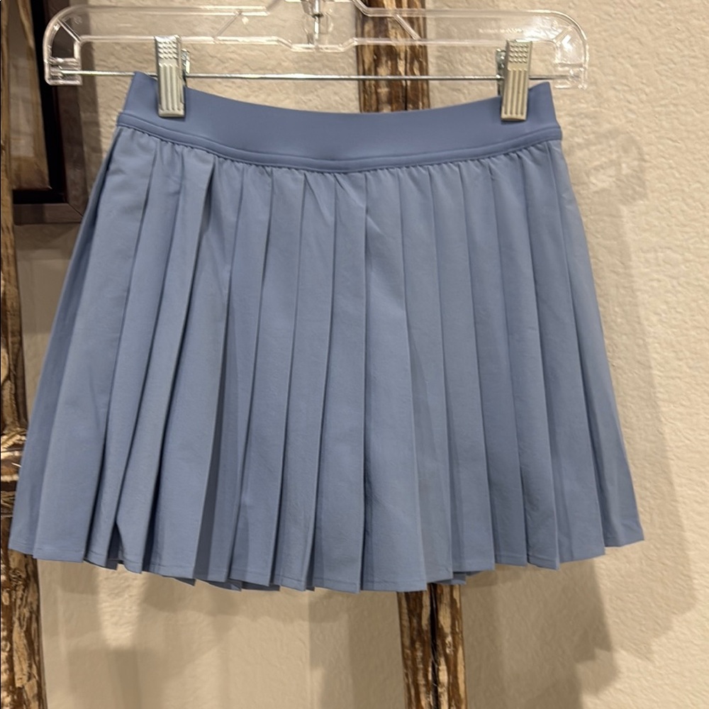 Lulu Size 2 Blue Pleated Skirt